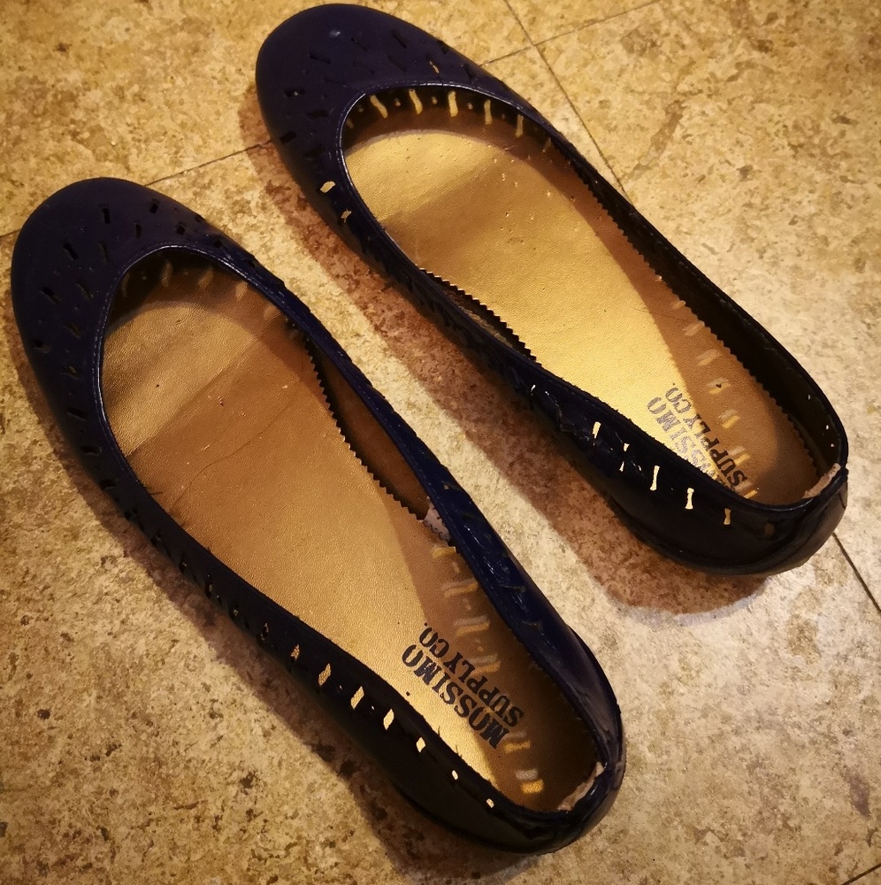 Flats - Picture 2 of 4